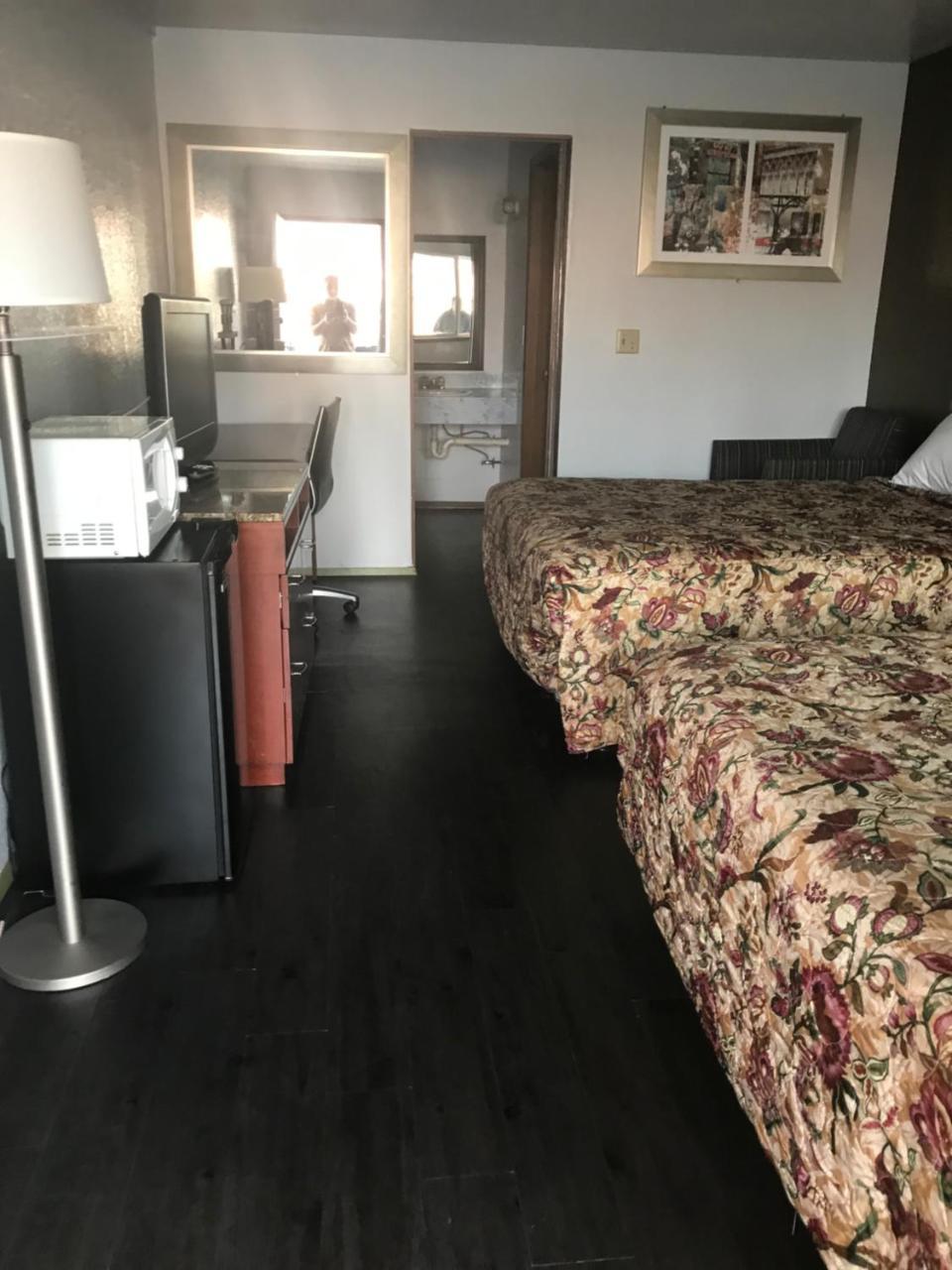 West Main Motel Buckley Экстерьер фото